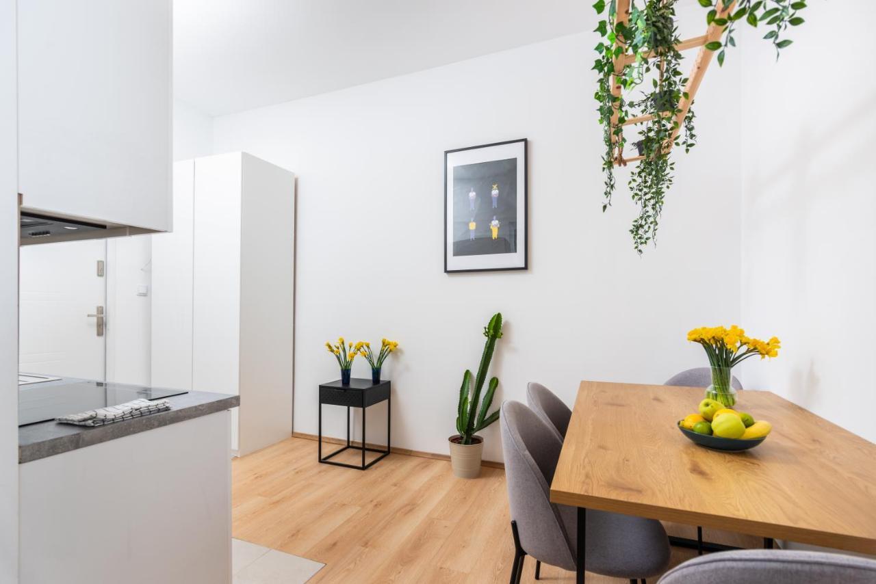 Modern Centrally Located Apartments - By Upstairs Kraków Zewnętrze zdjęcie