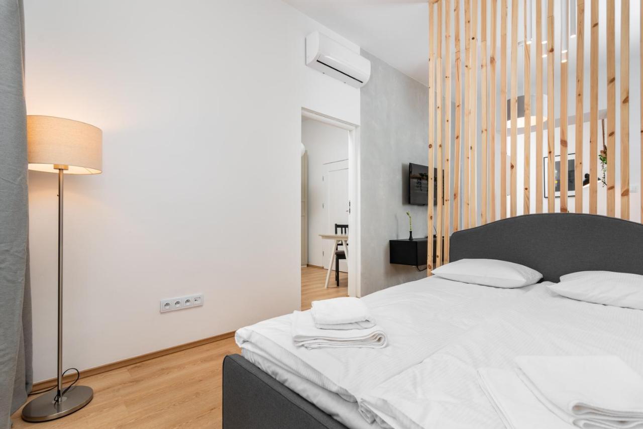 Modern Centrally Located Apartments - By Upstairs Kraków Zewnętrze zdjęcie