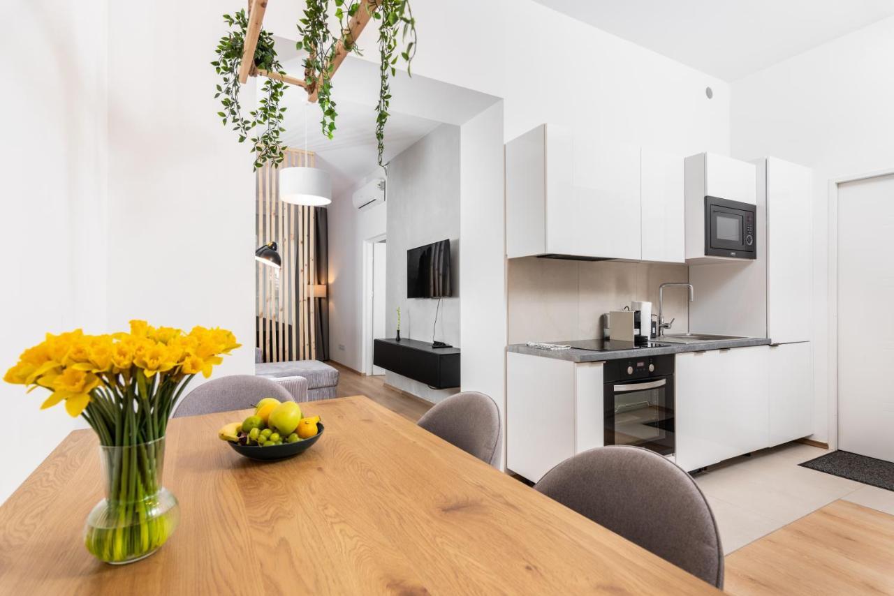 Modern Centrally Located Apartments - By Upstairs Kraków Zewnętrze zdjęcie